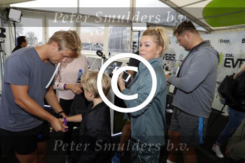 Amsterdam 9 september 2017
Edwin Evers staat op Run van radio 538 bij het Science park. Bridget Maasland met zoon Mees en nieuwe vriend Bram Plattel