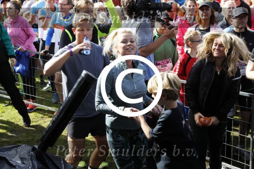 Amsterdam 9 september 2017
Edwin Evers staat op Run van radio 538 bij het Science park. Bridget Maasland met zoon Mees en nieuwe vriend Bram Plattel