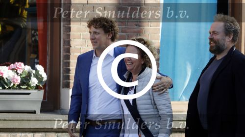 Leiden 2 juli 2017 
Jochem Myjer en zijn vriendin Marloes Novan vieren de 40e verjaardag van Jochem met familie en vrienden. Brigitte Kaandorp met man