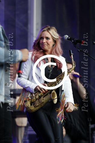 Amsterdam 6 augustus 2017 
Willeke Alberti en Candy Dulfer treden op ter afsluiting van de Gay parade op de dam.
