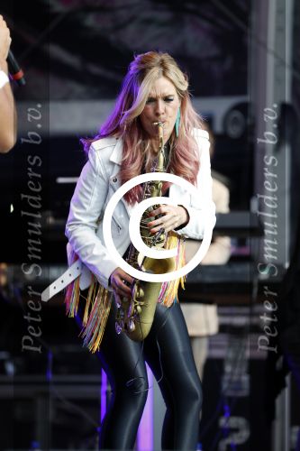Amsterdam 6 augustus 2017 
Willeke Alberti en Candy Dulfer treden op ter afsluiting van de Gay parade op de dam.