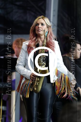 Amsterdam 6 augustus 2017 
Willeke Alberti en Candy Dulfer treden op ter afsluiting van de Gay parade op de dam.