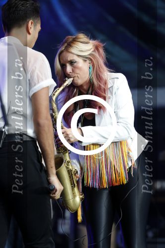 Amsterdam 6 augustus 2017 
Willeke Alberti en Candy Dulfer treden op ter afsluiting van de Gay parade op de dam.