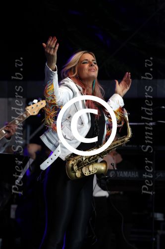 Amsterdam 6 augustus 2017 
Willeke Alberti en Candy Dulfer treden op ter afsluiting van de Gay parade op de dam.