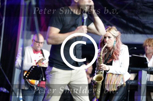 Amsterdam 6 augustus 2017 
Willeke Alberti en Candy Dulfer treden op ter afsluiting van de Gay parade op de dam. Camilo Rodriguez