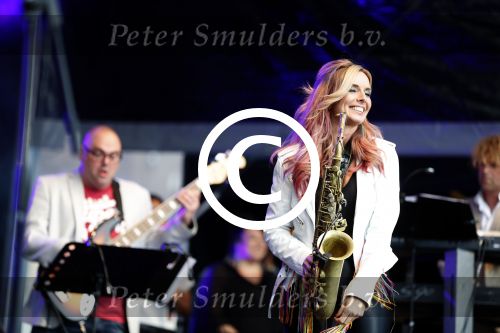 Amsterdam 6 augustus 2017 
Willeke Alberti en Candy Dulfer treden op ter afsluiting van de Gay parade op de dam.