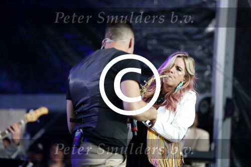 Amsterdam 6 augustus 2017 
Willeke Alberti en Candy Dulfer treden op ter afsluiting van de Gay parade op de dam. Camilo Rodriguez