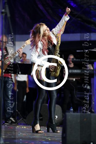 Amsterdam 6 augustus 2017 
Willeke Alberti en Candy Dulfer treden op ter afsluiting van de Gay parade op de dam.