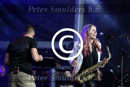 Amsterdam 6 augustus 2017 
Willeke Alberti en Candy Dulfer treden op ter afsluiting van de Gay parade op de dam. Camilo Rodriguez