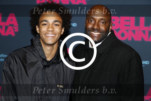 Amsterdam 11 september 2017
Premiere Bella Donna\'s in pathe arena. carlos Lens met zoon