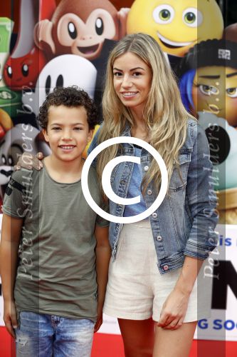 Amsterdam 2 augustus 2017  
Premiere emoji de film in pathe arena. Christie Bokma met zoon