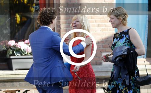 Leiden 2 juli 2017 
Jochem Myjer en zijn vriendin Marloes Novan vieren de 40e verjaardag van Jochem met familie en vrienden. Claudia de Breij met partner Jessica van Geel