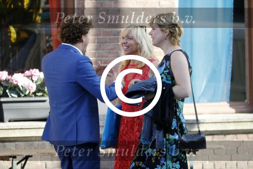 Leiden 2 juli 2017 
Jochem Myjer en zijn vriendin Marloes Novan vieren de 40e verjaardag van Jochem met familie en vrienden. Claudia de Breij met partner Jessica van Geel