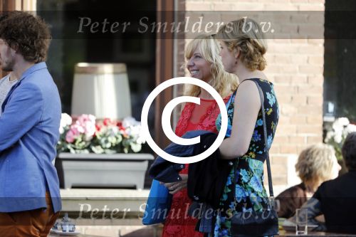 Leiden 2 juli 2017 
Jochem Myjer en zijn vriendin Marloes Novan vieren de 40e verjaardag van Jochem met familie en vrienden. Claudia de Breij met partner Jessica van Geel