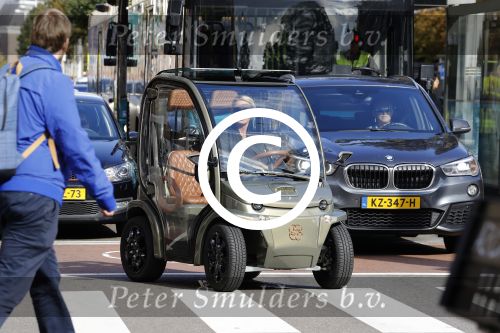 Amsterdam 20 september 2017
Connie Witteman in haar biro wagentje in amsterdam,