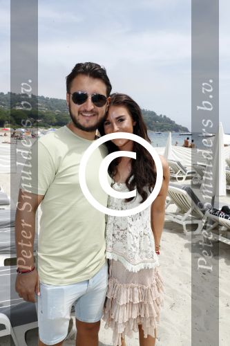 Saint Tropez 3 augustus 2017
Jan des Bouvrie viert zijn 75e verjaardag met familie en vrienden bij Tropezina. rene en Natasja Froger met zoon Danny en zijn vriendin