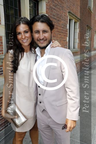Leiden 7 juli 2017
Zanger Wesley Klein trouwt met de liefde van zijn leven Nelly! Naast zoontje Wesley en dochter Jailey in stadhuis Leiden. danny Froger met zijn vriendin