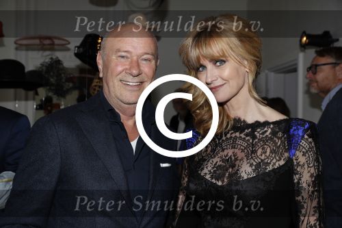 Amsterdam 20 september 2017 
Opening expositie 25 jaar Mart Visser. Daphne Deckers met managers Hans v Veen