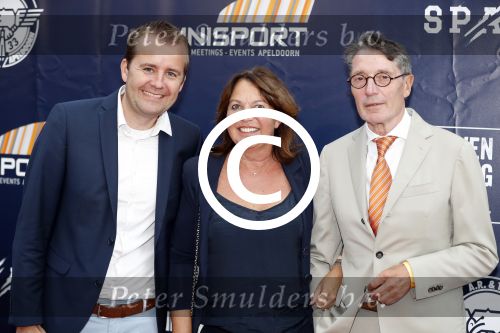 Apeldoorn 2 september 2017
Premiere Spaak in Omnisport . De hoofdrollen worden oa gespeeld door Tim Douwsma Aart Staartjes en Saskia Elise. Steven de Jong is de producent
Dirk Lips (rechts op de foto) met partner