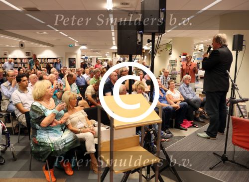 Rotterdam, 25 Augustus 2017
Uitreiking boek Eddy Ouwens van Hitmiljonair tot Schuldsanering