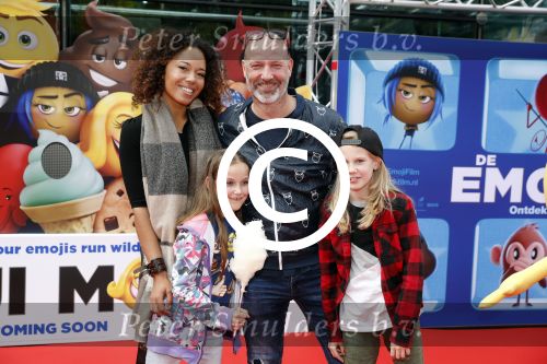 Amsterdam 2 augustus 2017  
Premiere emoji de film in pathe arena. Eddy Zoey met vriendin en zijn kinderen