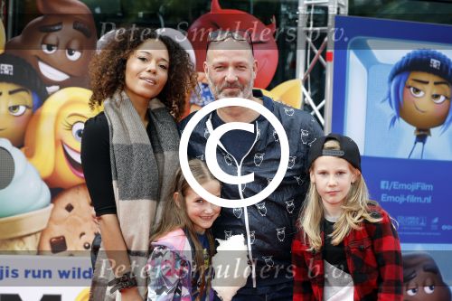 Amsterdam 2 augustus 2017  
Premiere emoji de film in pathe arena. Eddy Zoey met vriendin en zijn kinderen