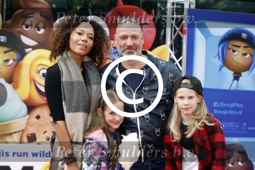 Amsterdam 2 augustus 2017  
Premiere emoji de film in pathe arena. Eddy Zoey met vriendin en zijn kinderen