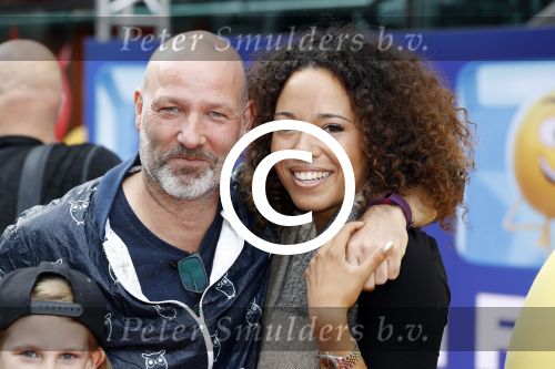 Amsterdam 2 augustus 2017  
Premiere emoji de film in pathe arena. Eddy Zoey met vriendin en zijn kinderen