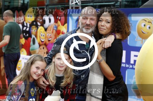 Amsterdam 2 augustus 2017  
Premiere emoji de film in pathe arena. Eddy Zoey met vriendin en zijn kinderen