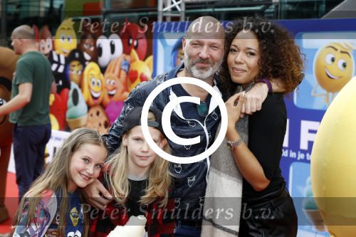 Amsterdam 2 augustus 2017  
Premiere emoji de film in pathe arena. Eddy Zoey met vriendin en zijn kinderen