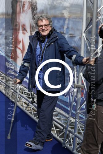 Amsterdam 3 september 2017  
ALS Cityswim in de amsterdamse grachten. Edwin de Vries op krukken en in rolstoel