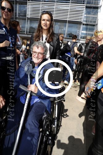 Amsterdam 3 september 2017  
ALS Cityswim in de amsterdamse grachten. Edwin de Vries op krukken en in rolstoel