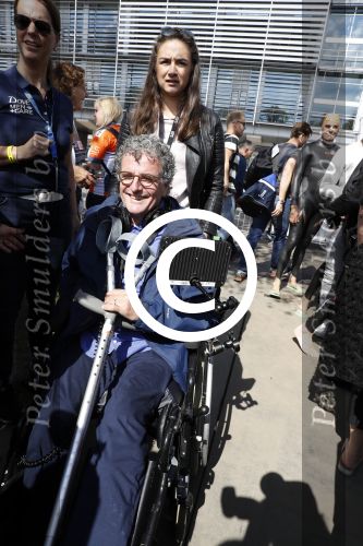Amsterdam 3 september 2017  
ALS Cityswim in de amsterdamse grachten. Edwin de Vries op krukken en in rolstoel