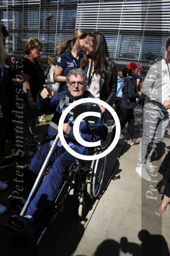 Amsterdam 3 september 2017  
ALS Cityswim in de amsterdamse grachten. Edwin de Vries op krukken en in rolstoel