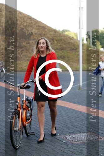 Apeldoorn 2 september 2017
Premiere Spaak in Omnisport . De hoofdrollen worden oa gespeeld door Tim Douwsma Aart Staartjes en Saskia Elise. Steven de Jong is de producent
Elis Ligtlee