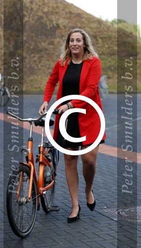 Apeldoorn 2 september 2017
Premiere Spaak in Omnisport . De hoofdrollen worden oa gespeeld door Tim Douwsma Aart Staartjes en Saskia Elise. Steven de Jong is de producent
Elis Ligtlee