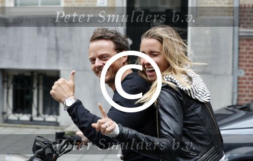 Amsterdam 24 juli 2017  
Ellen Hoog achter op de scooter bij haar man Kelvin de Lang