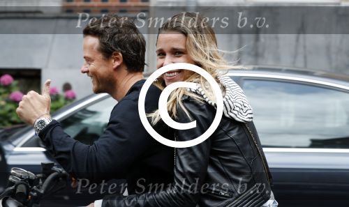 Amsterdam 24 juli 2017  
Ellen Hoog achter op de scooter bij haar man Kelvin de Lang