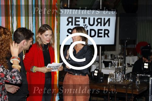 Amsterdam 14 september 2017
Presentatie nieuwe produkten return to sender met Katja Schuurman. Hannah Verboom presenteert het gebeuren. Verder aanwezig de ouders van Katja Birgit Schuurman met Arne Toonen Thijs Romer Sammie en Freek  van Noortwijk. Elsemieke Havenga