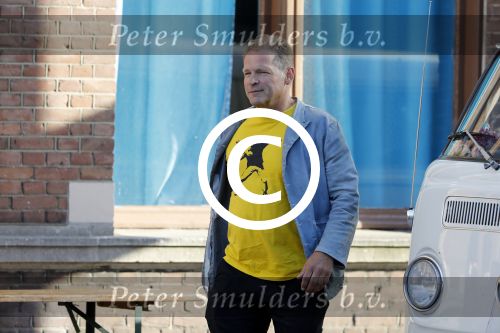 Leiden 2 juli 2017 
Jochem Myjer en zijn vriendin Marloes Novan vieren de 40e verjaardag van Jochem met familie en vrienden. Erik van Muiswinkel