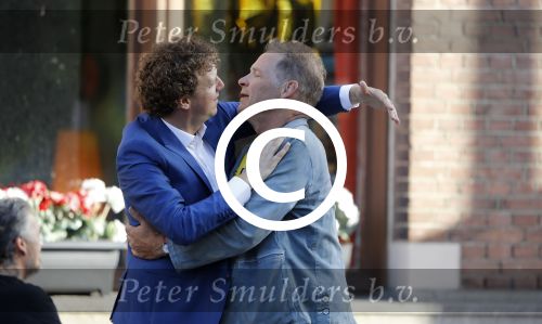 Leiden 2 juli 2017 
Jochem Myjer en zijn vriendin Marloes Novan vieren de 40e verjaardag van Jochem met familie en vrienden. Erik van Muiswinkel