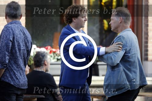 Leiden 2 juli 2017 
Jochem Myjer en zijn vriendin Marloes Novan vieren de 40e verjaardag van Jochem met familie en vrienden. Erik van Muiswinkel