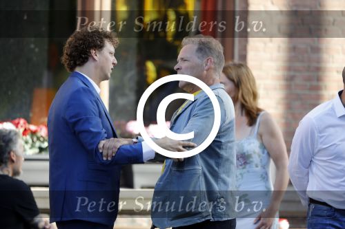 Leiden 2 juli 2017 
Jochem Myjer en zijn vriendin Marloes Novan vieren de 40e verjaardag van Jochem met familie en vrienden. Erik van Muiswinkel