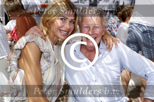 Saint Tropez 3 augustus 2017
Jan des Bouvrie viert zijn 75e verjaardag met familie en vrienden bij Tropezina. Jan met Estelle Cruijff