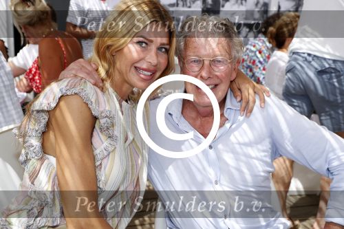 Saint Tropez 3 augustus 2017
Jan des Bouvrie viert zijn 75e verjaardag met familie en vrienden bij Tropezina. Jan met Estelle Cruijff