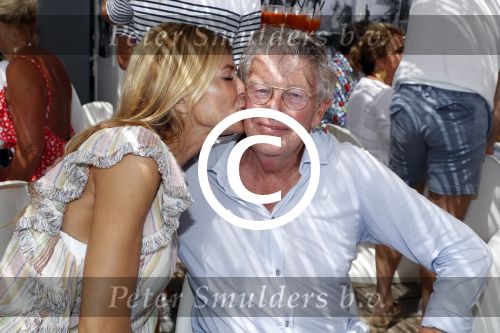 Saint Tropez 3 augustus 2017
Jan des Bouvrie viert zijn 75e verjaardag met familie en vrienden bij Tropezina. Jan met Estelle Cruijff