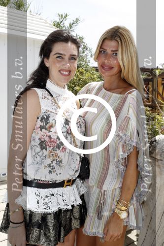 Saint Tropez 3 augustus 2017
Jan des Bouvrie viert zijn 75e verjaardag met familie en vrienden bij Tropezina. Estelle Cruijff met een vriendin