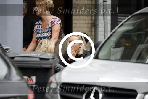 Amsterdam 11 juli 2017
Eva Jinek met vriendin Kristien v Dillen op terras