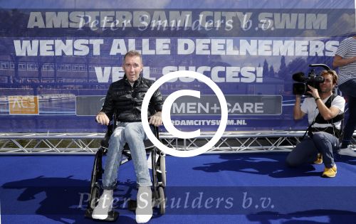 Amsterdam 3 september 2017  
ALS Cityswim in de amsterdamse grachten. Fernando Ricksen