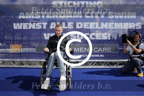 Amsterdam 3 september 2017  
ALS Cityswim in de amsterdamse grachten. Fernando Ricksen